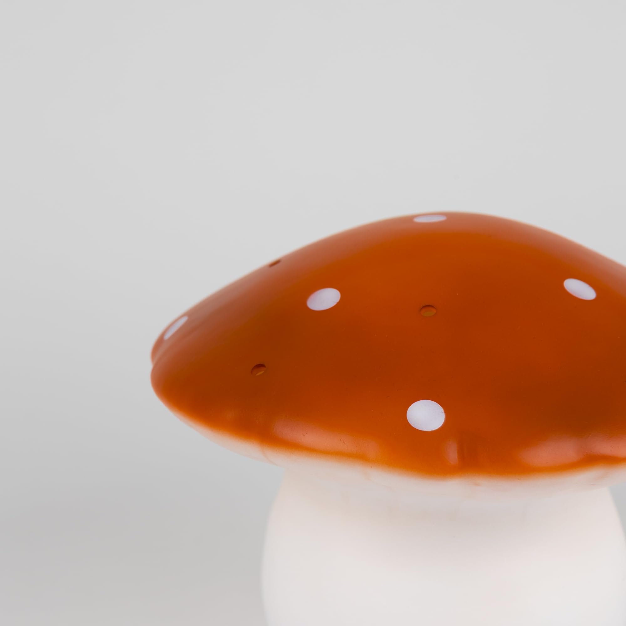 Egmont Toys Pilzlampe „Mushroom“, Rot – Kinder-Lampe handbemalt, 1,5 W LED – Dekoratives & sicheres Nachtlicht für Baby‑ & Kinderzimmer (Terra Rot Braun, Mittel Ø26X20)