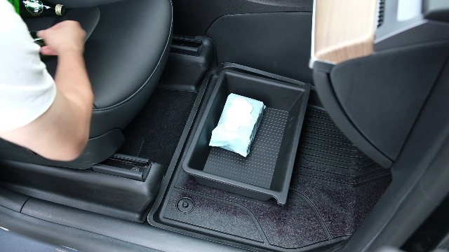 Spigen Tesla Model Y Juniper 2025 2026 Model 3 Highland 2025 2026 One-Touch Versteckte Aufbewahrungsbox, Mittelkonsole Organizer Armlehne für Model Y Juniper und 3 Highland Zubehör - Carbon Edition Spigen Tesla Model Y Juniper 2025 2026 Model 3 Highland 2025 2026 One-Touch Versteckte Aufbewahrungsbox, Mittelkonsole Organizer Armlehne für Model Y Juniper und 3 Highland Zubehör - Carbon Edition
