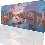 【MATERIALE DUREVOLE E CONFORTEVOLE】: materiale è spesso e si sente morbido nella mano, che può aiutare ad ammortizzare il rumore quando digiti pesantemente sui tamponi. nostro mousepad da scrivania completo di 3 mm di spessore dà alle vostre mani facilità qualità che offre un gioco o un lavoro confortevoli. I bordi del tappeto da scrivania di alta qualità sono finiti in modo da non strapparsi, deformare e desgommare in uso prolungato e comodo per i polsi e le mani.