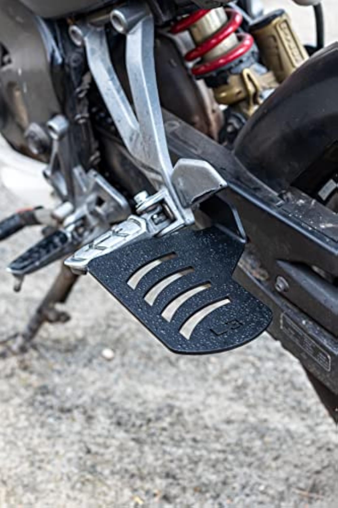 Pulsar NS 125/160/200 Ladies Footrest For Left Side