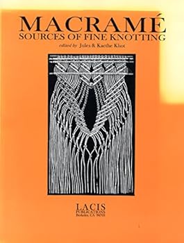 Paperback Macrame: Sources of Fine Knotting Book
