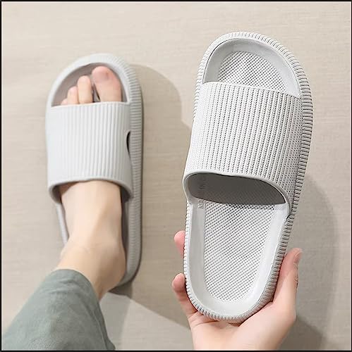 Foto von QJJQ Badeschuhe Herren Damen Cozislides Original Slippers Wolke Schlappen Super Weich Rutschfest Badelatschen Hausschuhe Sommer Pantoletten Badeschlappen Flip Flops,Grau, 38-39 EU