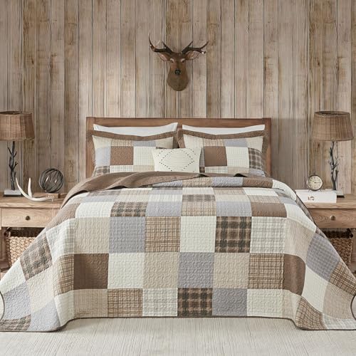 FineStichery 100% Cotton Queen Bedspread 120"x102", Oversized Quilt Bedspread Coverlet Set, Farmhouse Plaid Patchwork Pattern, Reversible Quilted Bedding Set, 3 Pieces, Khaki/Gray/Brown