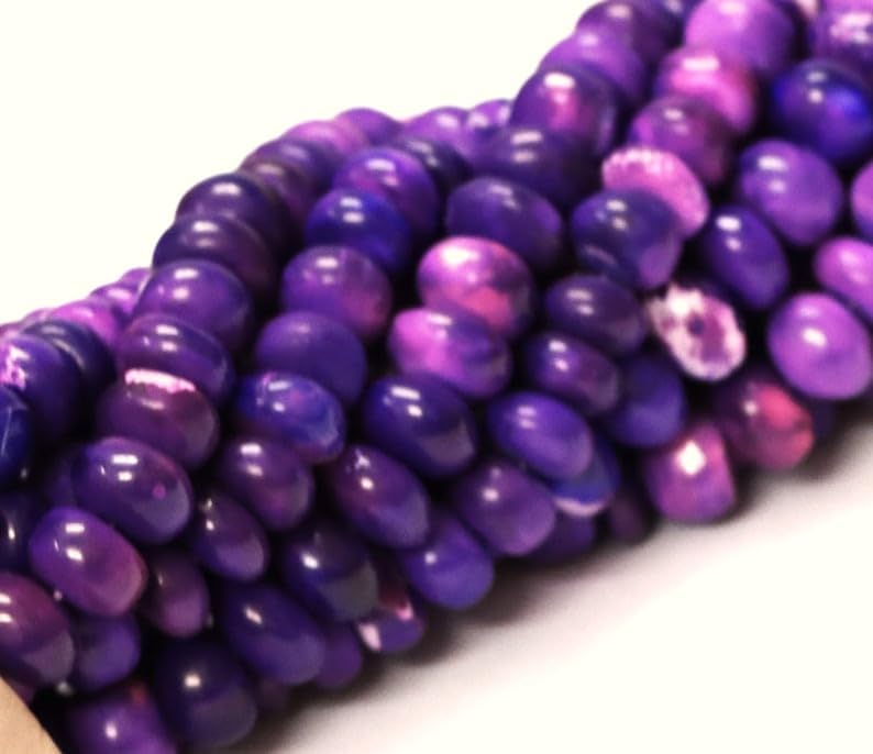 Opale violette naturelle mate pour création de bijoux raffinés de luxe