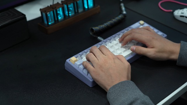 Image of MELETRIX WS White Silent Linear Mechanical Keyboard Lubed Switches, 5-Pin 45gf Quiet Pre-Lubed Switches with Standard MX Structure (35pcs)