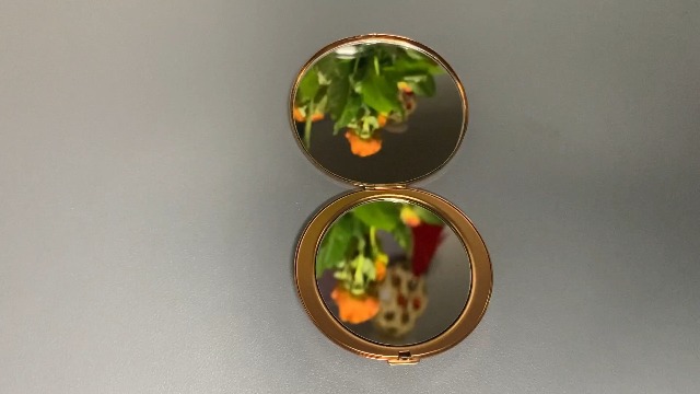 Espejo ovalado pequeño portátil metálico plegable miniatura 7