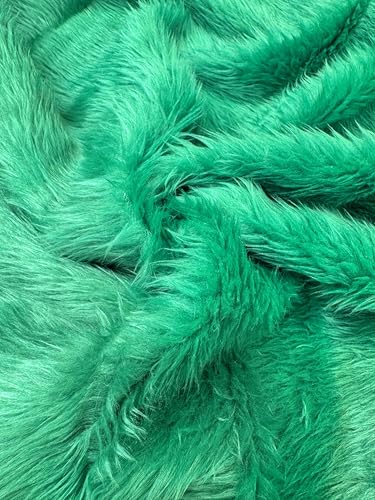Matière émeraude vert en fausse fourrure 150x100cm pour créer un intérieur cocooning