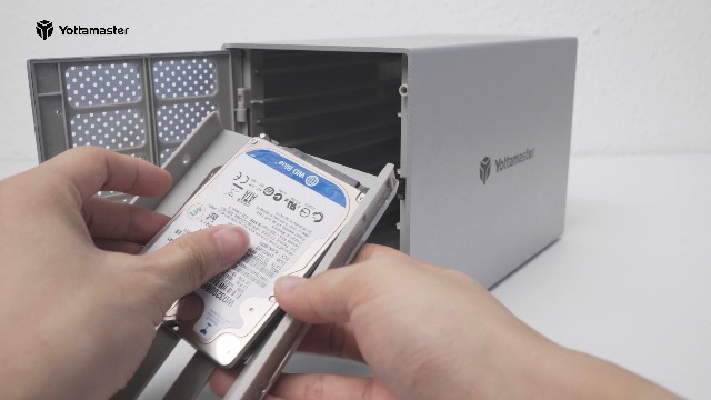 Yottamaster 4 Bay USB C RAID Enclosure, Aluminum 2.5