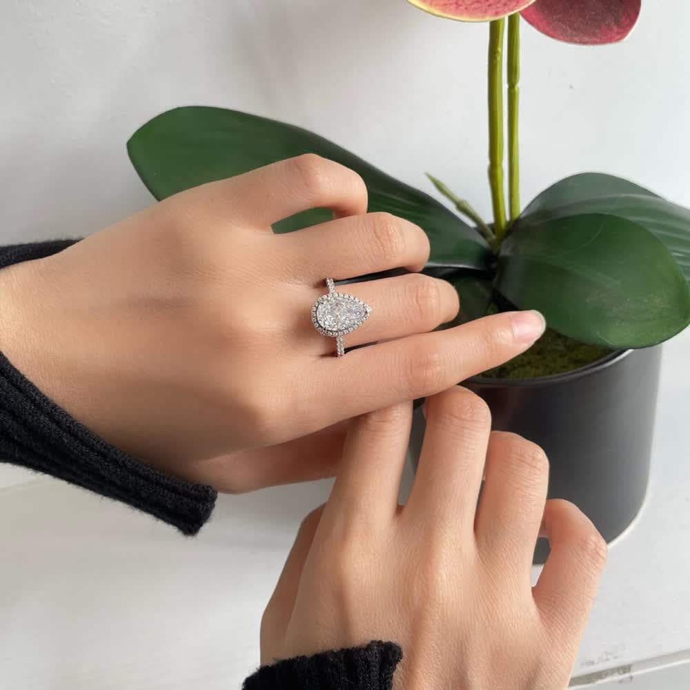 High carbon diamond ring 3 carat set ring pear shape 8 * 12mm radiant cut