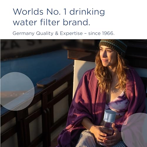 BRITA Butelka filtrująca Vital pastelowy błękit (0,6l) zawiera 2 filtry MicroDisc - filtruje chlor, zanieczyszczenia, hormony i pestycydy, zachowuje cenne minerały