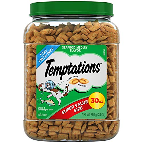TEMPTATIONS Classic Crunchy and Soft Cat Treats Seafood Medley Flavor, 30 Oz. Tub