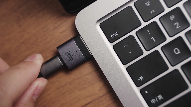 Amazon.com: mcdodo 140W USB-C to Magsafe 3 Adapter with Lanyard