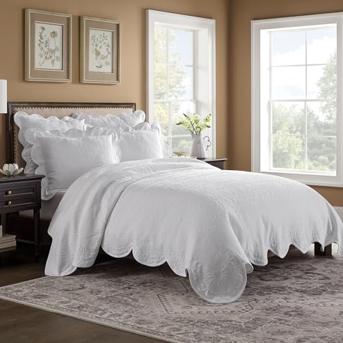 Image of Charleston Estate Modern Farmhouse Floral Matelasse Bedspread with Scalloped Edges, 100% Cotton Breathable Bedding, Full /Queen, White Floral