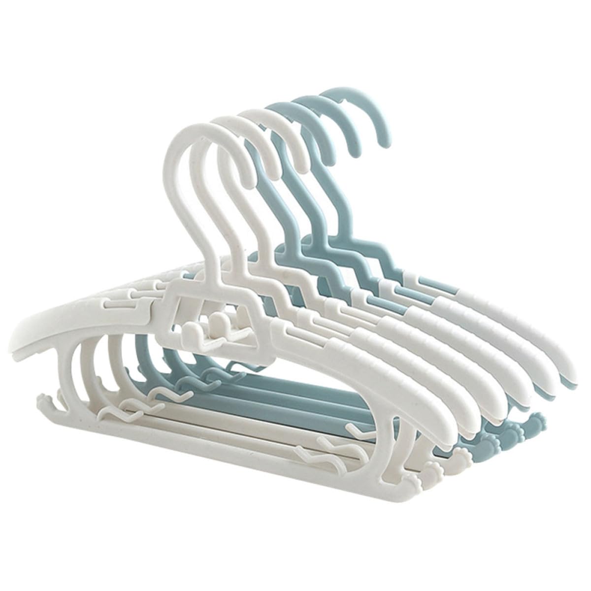 Cintres bébé ajustables pour organiser le placard de la chambre