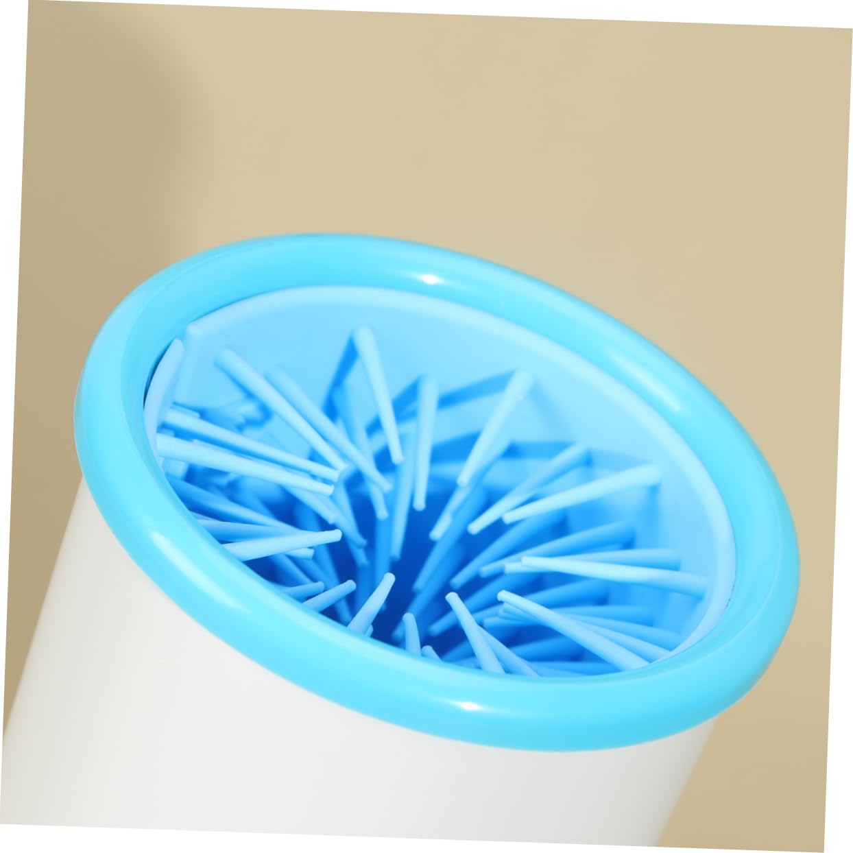Toddmomy Outil de Lavage des Pattes pour Chien, Gobelet en Silicone Blanc, Rechargeable par USB, Brosses Rotatives, Nettoyage Complet des Pattes, Taille S | Chargement Usb, Rotation de Nettoyage, Reliefs Internes à Longueurs Variées, pour Chien Jusqu’à 15