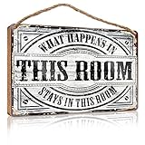 木製ドアサイン What Happens In This Room Stays In This Room 木製看板 ホームデコレーション クリアランス ファームハウス ホームオフィス ギフト(サイズ:15X28CM)