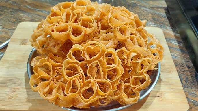 Traditional Gulabi Puvvulu Snacks, 500 GramsAchu Murukku | gulabi puvvulu Sweet | Rose Flower Sweet | Traditional Indian Snack - 500 Grams