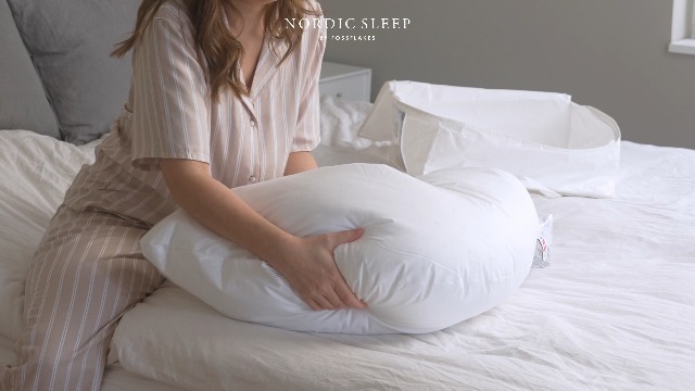 Amazon.com: FOSSFLAKES Side Sleeper Pillow L-Shaped with