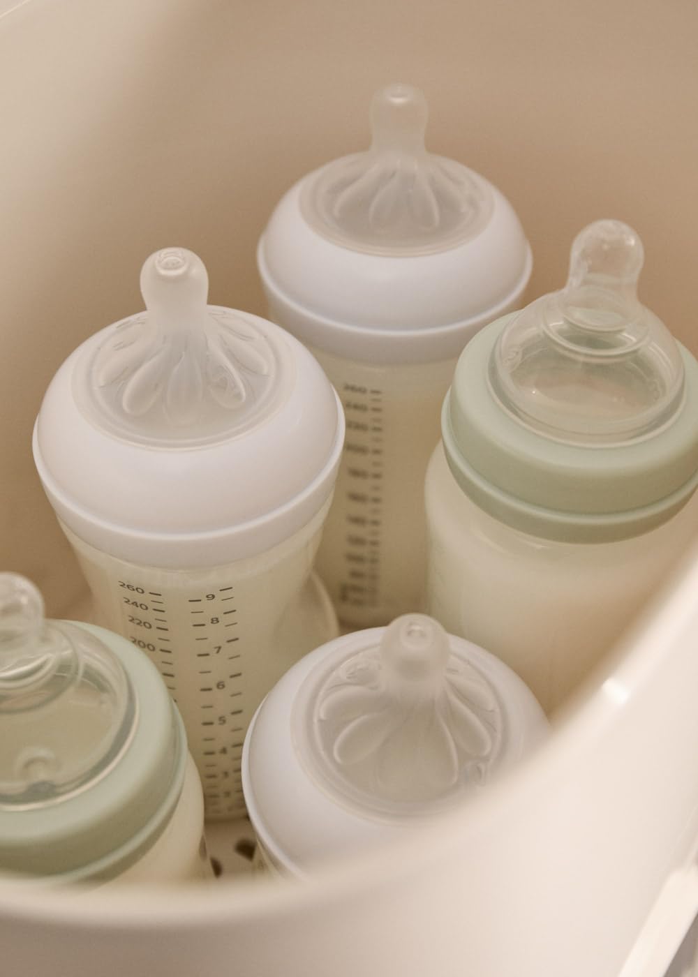 CREATE/BABY BOTTLE CARE/Esterilizador multifunción con secado blanco roto/Capacidad 8 biberones, secado completo, almacenamiento estéril, calentador biberones, deshidratación de frutas, 600W