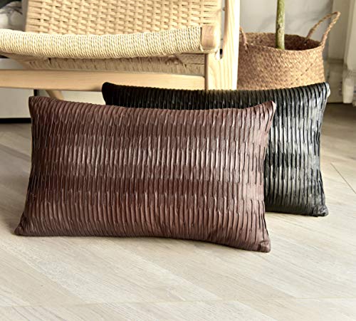 SIPEIEN Lot de 2 housses de coussin en similicuir imperméable à rayures ultra carrées pour canapé, lit, voiture Cover