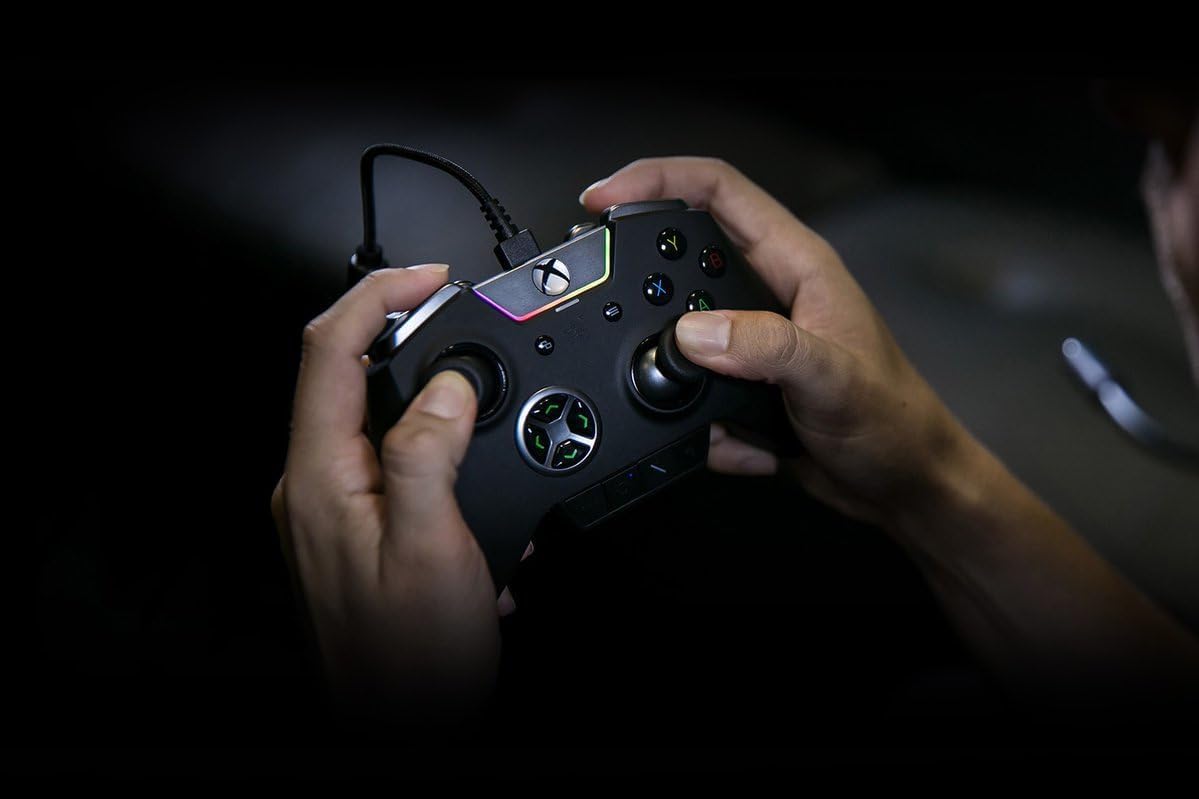 Razer Wolverine Ultimate Edition - Gaming Controller per Xbox Series X / S + Xbox One + PC con Chroma RGB (Pannello di Controllo Rapido, Modalità Hair Trigger), Nero