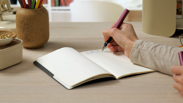 LAMY AL-star black purple - Vulpen met ergonomische greep & gepolijst stalen penpunt in maat EF - lichtgewicht aluminium behuizing - inclusief LAMY T 10 blauw vulling - Rechtshandig