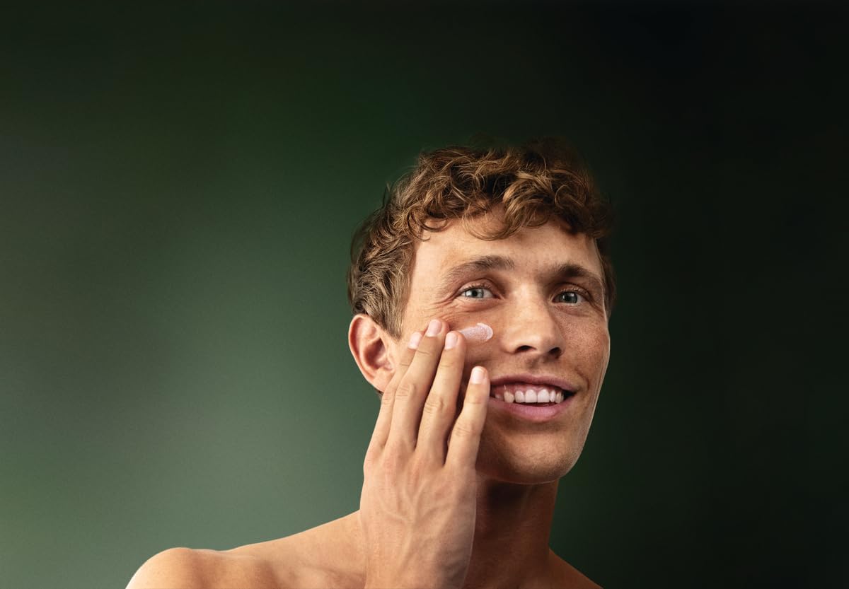 lavera Men sensitive 4in1 Pflege-Set + Kulturbeutel mit Duschgel, Creme & Deo in Kulturtasche, Zertifizierte Naturkosmetik für sensibler Haut