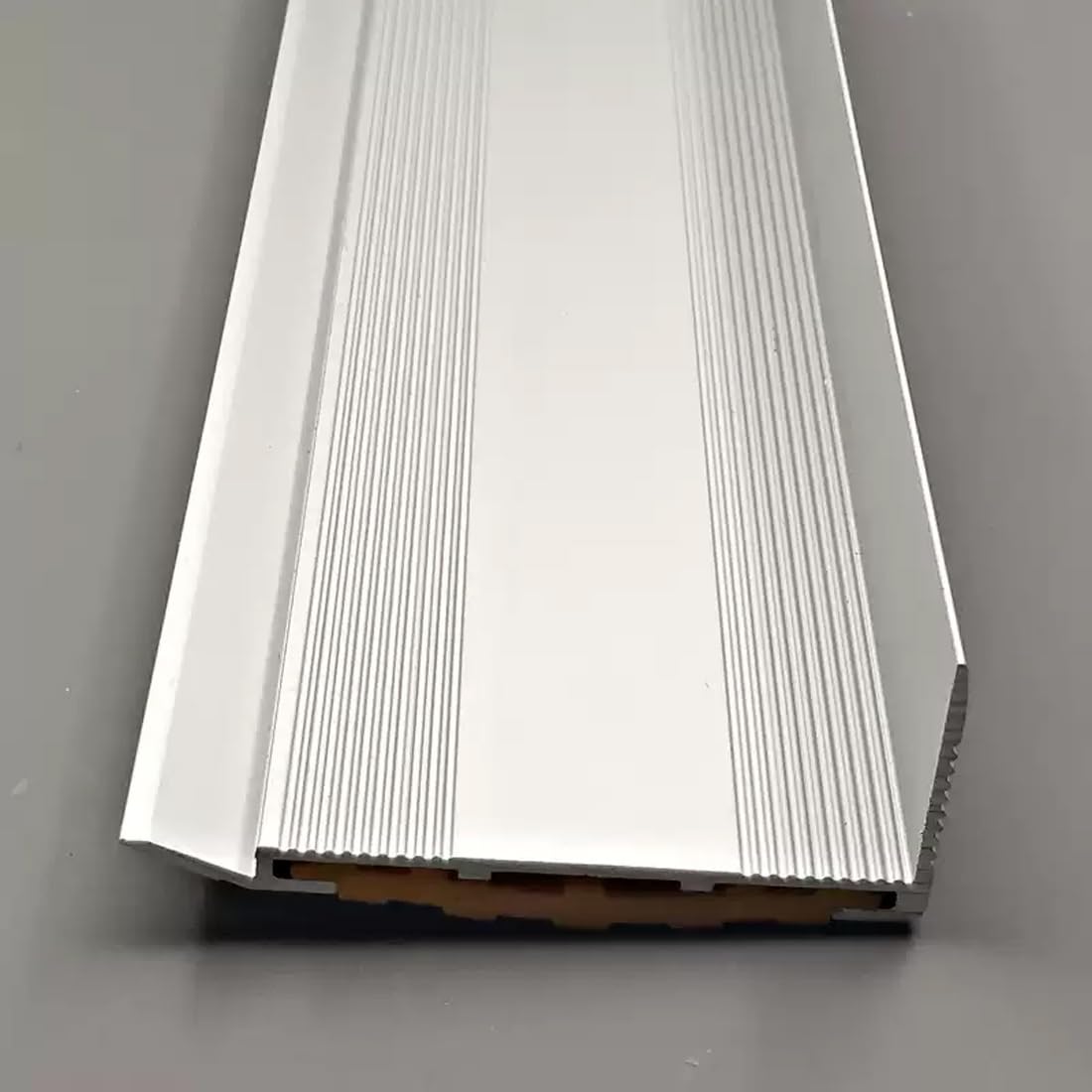 100/120/150cm Aluminiowe listwy schodowe, 60x27mm w kształcie litery L Żółte winylowe ochraniacze krawędzi schodów, antypoślizgowe stopnie Profilowanie nosków(150cm/59in)