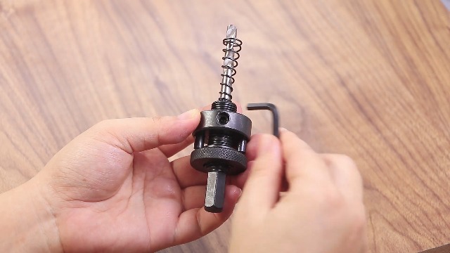 Image of 9 Inch Hole Saw with 1 /2 inch Hex Shank Quick Change Arbor, JTemgle Bi-Metal Hole Saw Heavy Duty Hole Cutting Tool for Cornhole Boards, Recessed Lights, Wood, Plastic, Drywall & Soft Metal