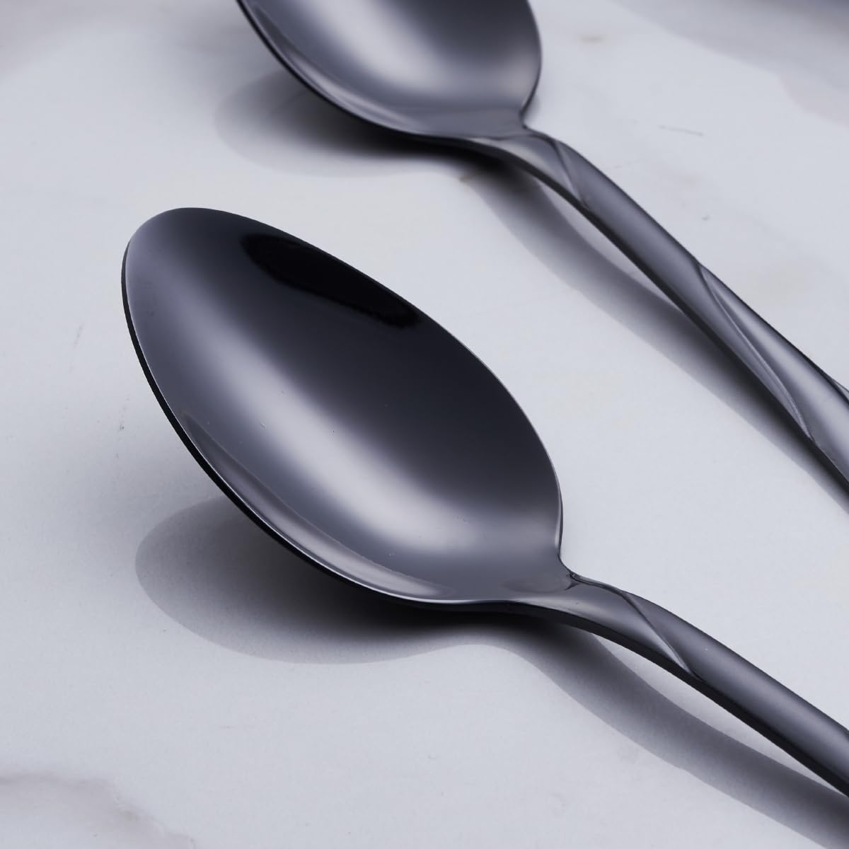 Vedo FerroSet Posate Fumo Nero | Posate Acciaio Inox per Lavastoviglie | Set Posate 24 Pezzi Cucchiai, Coltelli da Tavola Forchette Acciaio Inox