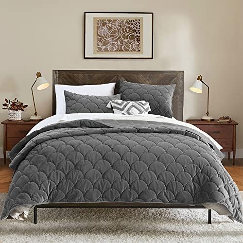 HORIMOTE HOME Velvet Quilt Set Queen Size, Grey Luxury Velvet Comforter Set 3 Pieces Soft Warm Bedding Set Coverlet with 2 Shams, Geometric Pattern Quilted Bedspread for All Season