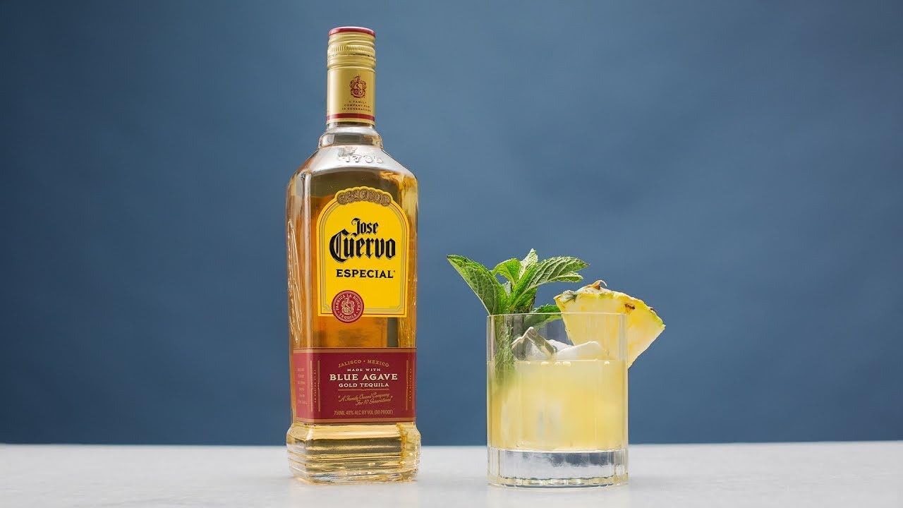 Jose Cuervo Especial Reposado 100cl – Tequila invecchiato 4 mesi in botti di quercia. Gusto dolce. 38% vol.
