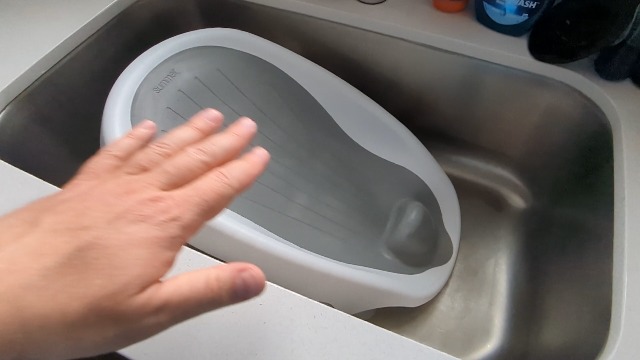 Watch Summer Infant Clean Rinse Baby Bath Seat, Soft Support.mp4 on Amazon Live