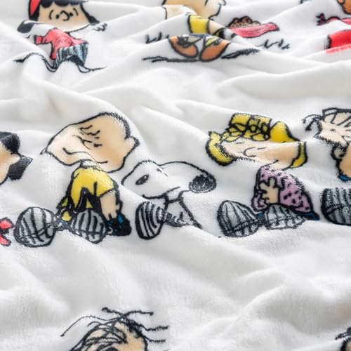 Image of Berkshire VelvetLoft Peanuts Snoopy Cute Character Plush Throw Blanket, Peanuts Gang, Throw (55 inch x 70 inch)