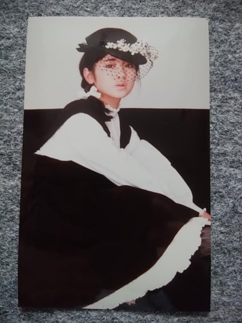 Amazon.co.jp: 斉藤由貴 カラーブロマイド 縦13 8cm 横8 8cm