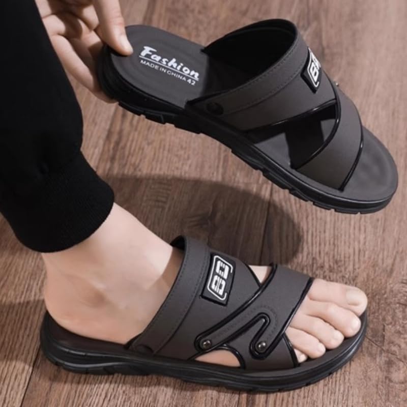 Men's sandals, breathable, anti-slip and durable, suitable for beach and outdoor casual wear.4