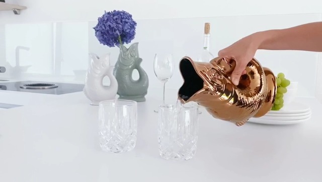 Visvormige Waterkan Uniek Slurpend Geluid Eau De Nil Original Gluggle Jug Pitcher Vase - Form Shop & Studio Klokkend Geluid Bij Schenken Gluckigluck Fish Visvormige Waterkan Uniek Slurpend Geluid Eau De Nil Original Gluggle Jug Pitcher Vase - Form Shop & Studio Klokkend Geluid Bij Schenken Gluckigluck Fish