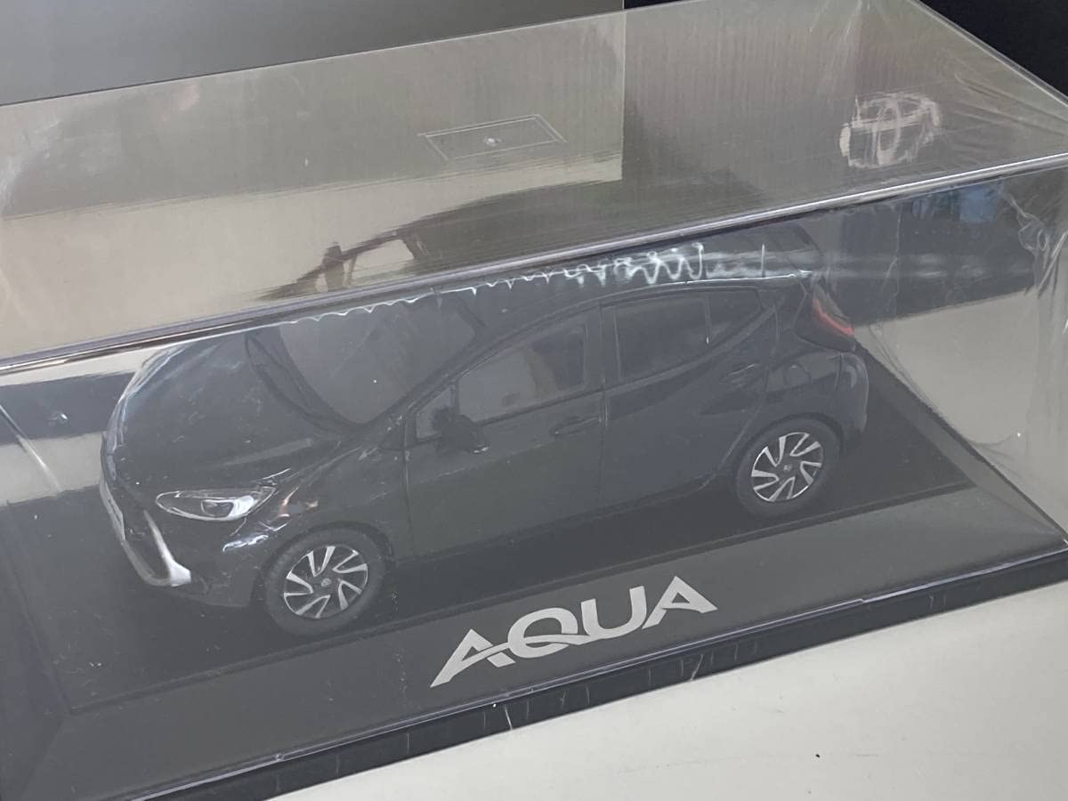 新型アクア　 1/30カラーサンプル　209ブラックマイカ　未開封 トヨタ アクア カラーサンプル ブラックマイカ 209 非売品 1/30 - メルカリ