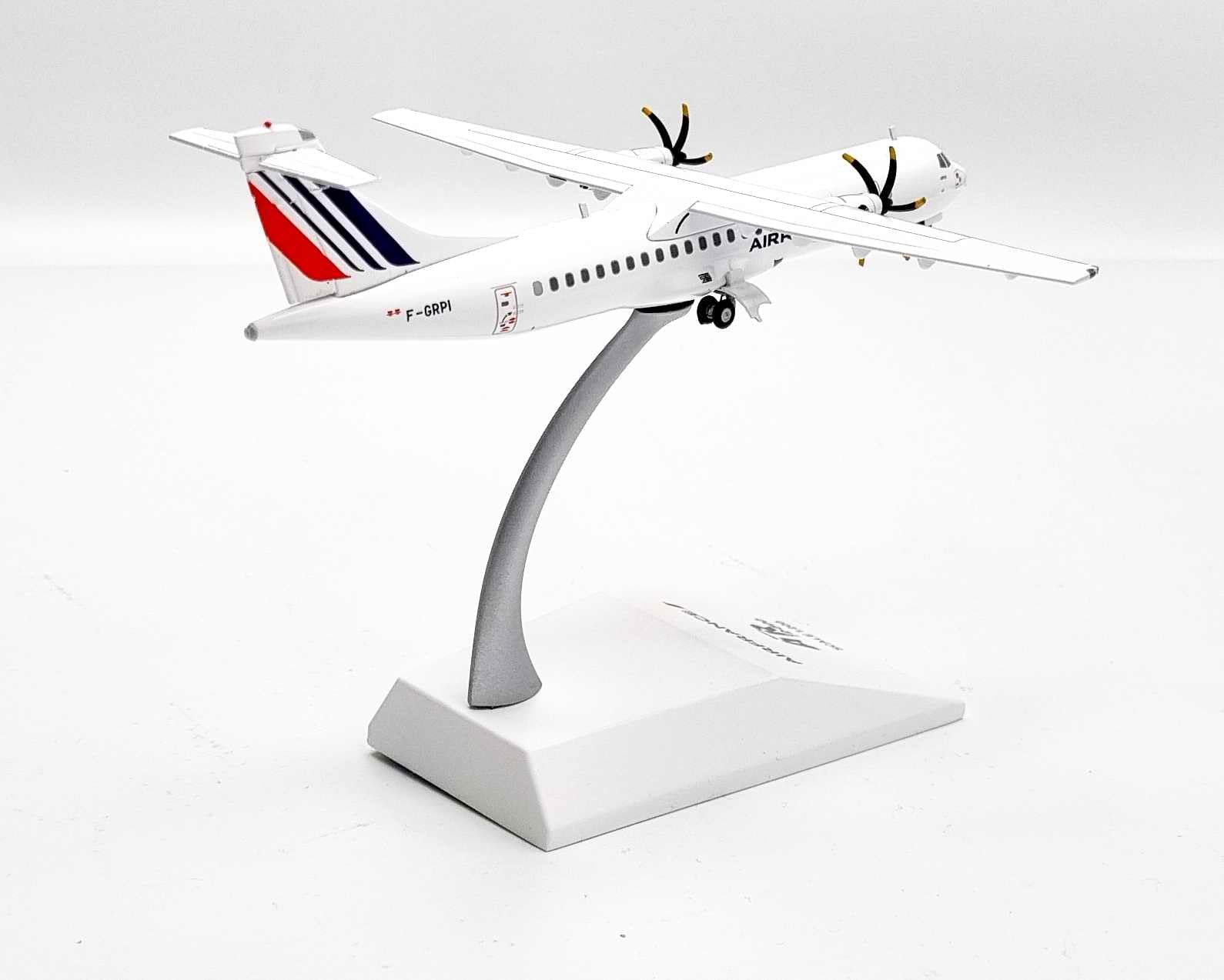 SAST Maquette Avion AIR France ATR 72-500 by CCM F-GRPI 1/200 en Métal