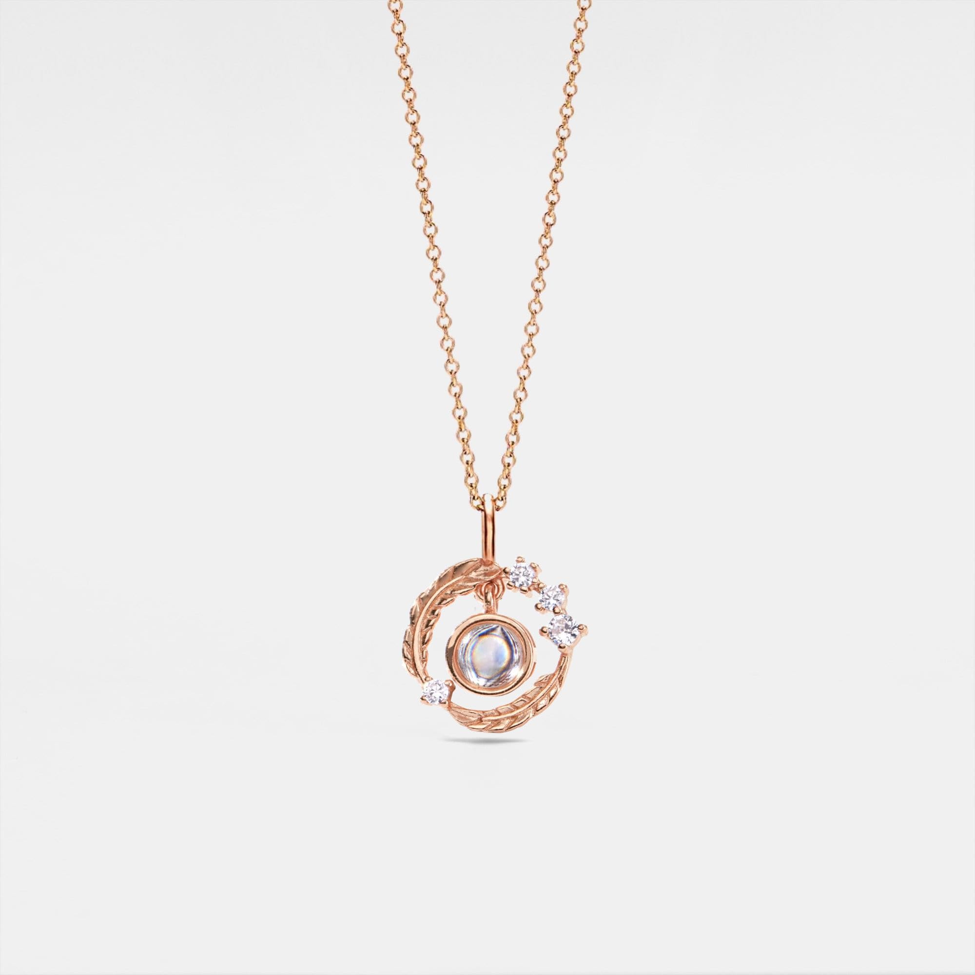 PERIMADE Collana con proiezione fotografica personalizzata con immagine all'interno, ciondolo a forma di piuma con zirconia cubica personalizzata in 100 lingue, regalo commemorativo per compleanno,