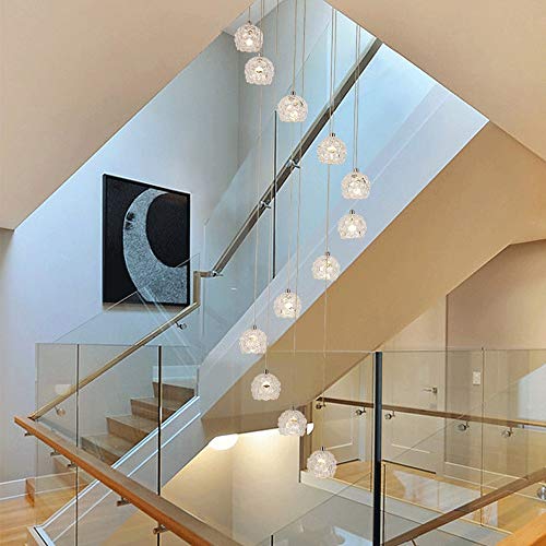 Lustre long suspendu au design spirale pour cage escalier et bar de prestige