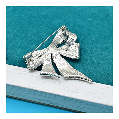 Broche en émail noir accessoire idéal pour tenue de fête