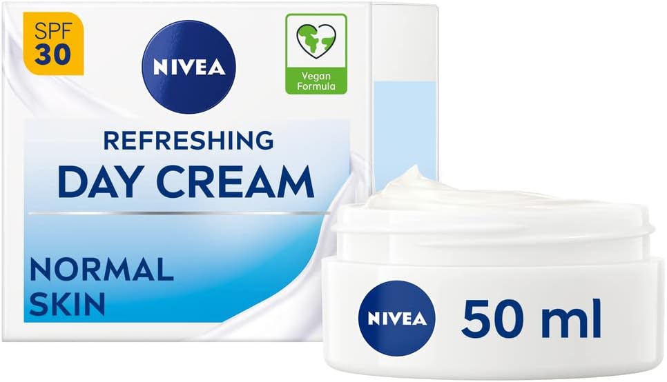 NIVEA Refreshing Day Cream (50ml), Day Cream for Women Provides 24 Hour