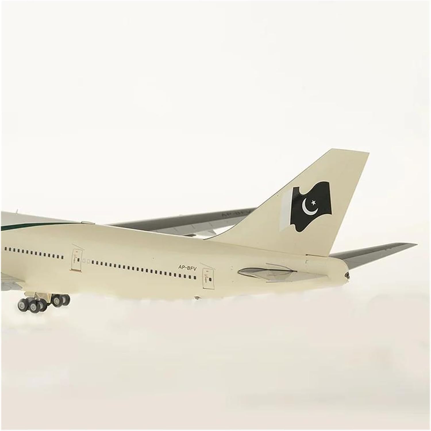 1 200 for Pakistan Airlines Boeing 747-300 AP-BFV Miniature Die-cast Alloy Aircraft Model Gift Hobby Playgame Kit