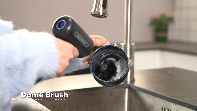 HAUSHOF Elektrische reinigingsborstel, reinigingsborstel op batterijen met houder, lcd-display, 3 snelheden, 7 borstelkoppen en 1 messenslijper voor het reinigen van keuken, badkamer