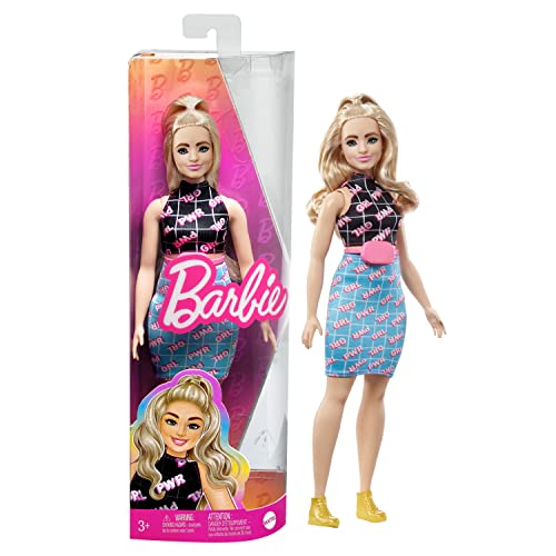 Barbie HPF78 Puppe, Kinderspielzeug, Blond mit weiblichen Rundungen, Fashionistas, Outfit mit Girl-Power-Muster, Kleidung und Zubehör, ab 3 Jahren