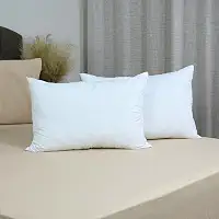 Kit 2 Travesseiros de Pluma de Ganso Sintético, Micropercal 200 Fios, Branco, 68x48cm, Revestimento em Poliéster, 600g, para Adulto