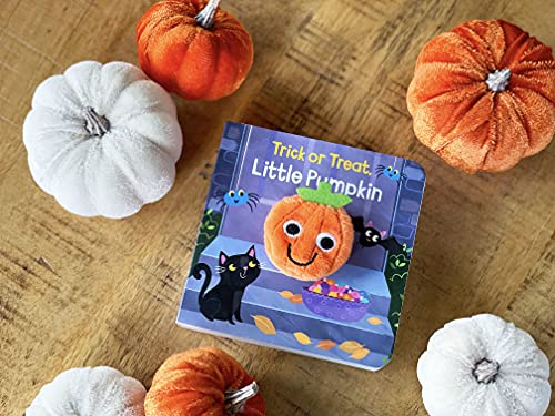 Cottage Door Press 9781680526790 Trick Or Treat Little Pumpkin Finger Puppet Halloween Board Book Ages 0-4 thumb #3