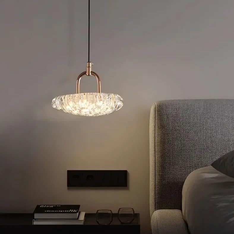 Lampe suspendue moderne idéale pour créer une ambiance feutrée de chevet dans votre chambre