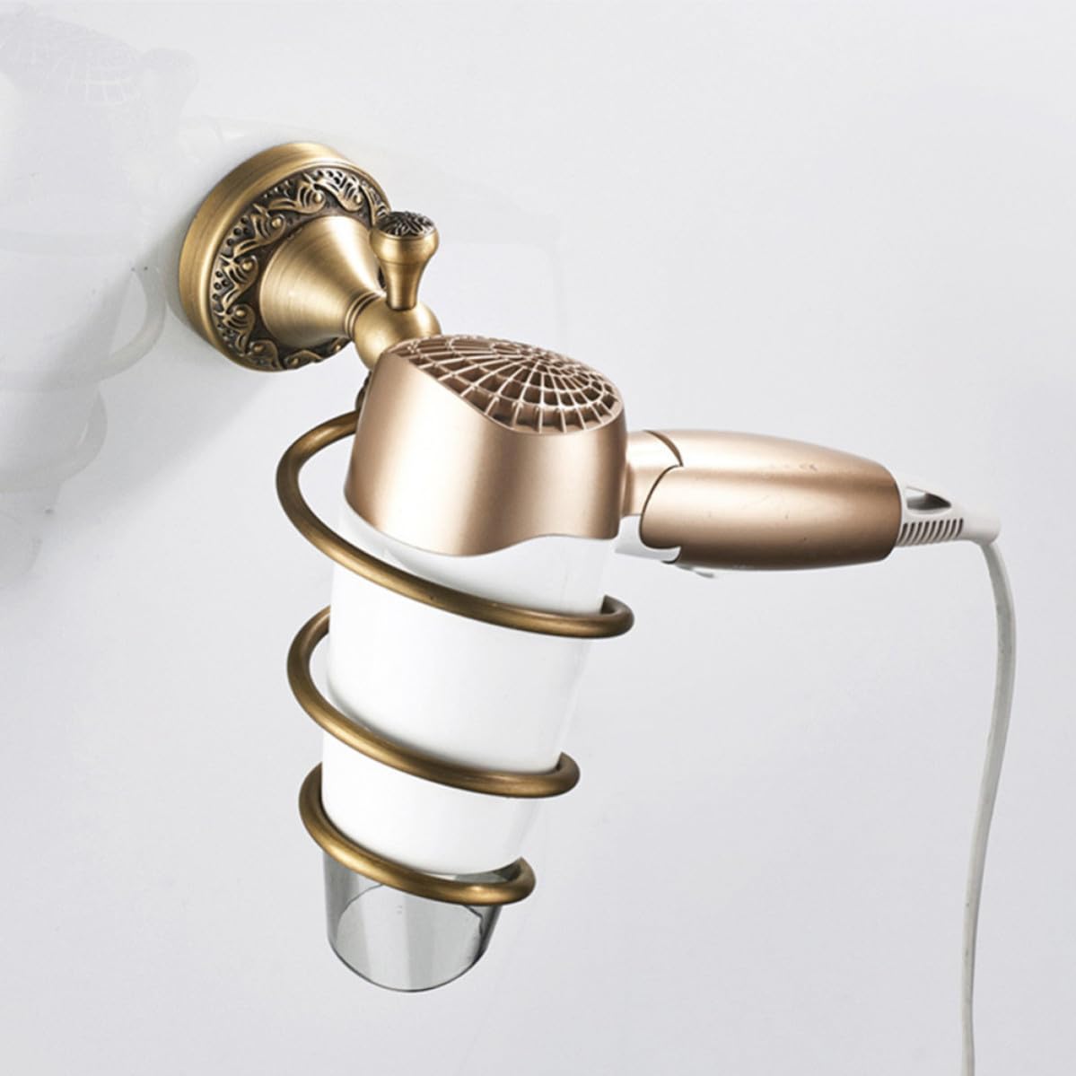 Wandmontierter Haartrocknerhalter in Gold mit Spiralform